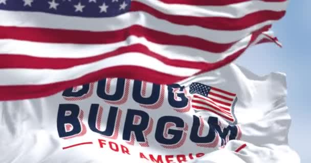 美国阿尔塞图特 2023年6月 伯格姆竞选运动的旗帜和美国国旗挥动 2024年美国总统选举 无缝3D渲染动画 慢动作回圈有选择的重点 — 图库视频影像
