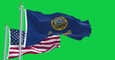 Idaho ve Birleşik Devletler bayrakları yeşil bir zeminde rüzgarda sallanıyor. Kusursuz 3D canlandırma animasyonu. Yeşil ekran. Krom anahtar. Yavaş çekim döngüsü. 4K