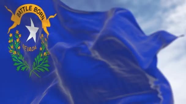 Primer Plano Bandera Del Estado Nevada Ondeando Viento Día Despejado — Vídeo de stock