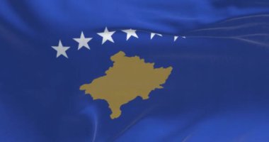 Kosova ulusal bayrağının dalgalanmasına yakın çekim. Mavi bir alanda Kosova 'nın altın haritasının üzerinde altı beyaz yıldız. Kusursuz 3 boyutlu animasyon. Yavaş çekim döngüsü. 4k