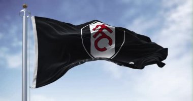 Londra, İngiltere, 15 Ağustos 2023: Fulham Futbol Kulübü bayrağı sallanıyor. Londra merkezli profesyonel futbol kulübü. İngiliz Premier Ligi. Kusursuz 3 boyutlu animasyon. Yavaş çekim döngüsü. 4k