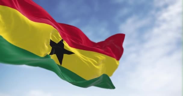 Ghanská Národní Vlajka Mává Jasného Dne Tři Stejné Vodorovné Pruhy — Stock video