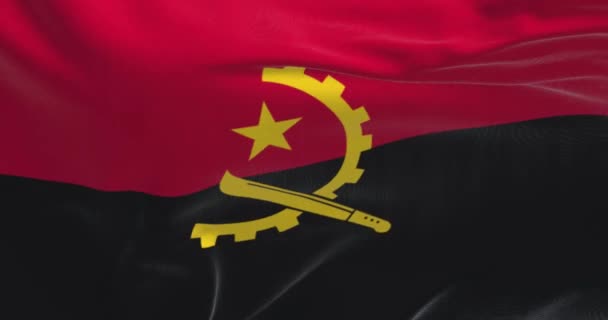 アンゴラの国旗が風に揺れている 2つの水平バンド 赤と黒 中央に黄色のエンブレム シームレス3Dレンダリングアニメーション スローモーションループ 4Kについて リッピングファブリック — ストック動画
