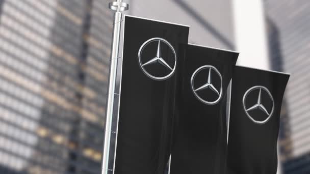 Штутгарт Серпня 2023 Три Вертикальні Банери Махаючим Логотипом Mercedes Німецький — стокове відео