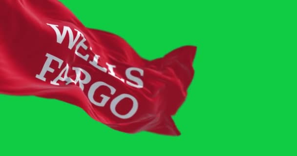 San Francisco Agustus 2023 Pendekatan Bendera Bank Wells Fargo Melambai — Stok Video