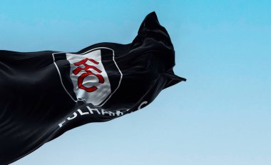 Londra, İngiltere, 5 Eylül 2023: Fulham Futbol Kulübü bayrağı sallanıyor. Londra merkezli profesyonel futbol kulübü. İngiliz Premier Ligi. Kanat çırpan kumaş. Resimli 3d illüstrasyon oluşturucu