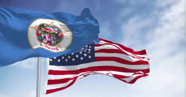 Minnesota State Flagga Viftar Med Den Nationella Amerikanska Flaggan Klar — Stockvideo