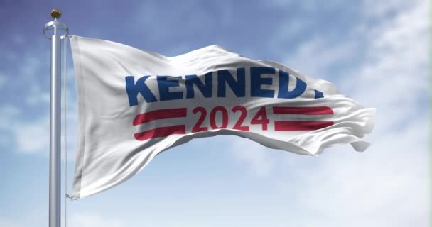 San Diego Usa April 2023 Kennedy 2024 Presidentens Kampanjflagga Vinkar — Stockvideo