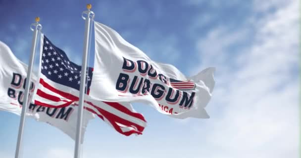 Arthut Usa Juni 2023 Doug Burgum 2024 Presidentens Kampanj Flaggor — Stockvideo