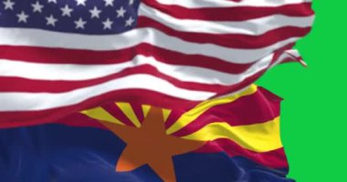 Arizona ve Amerikan bayrakları yeşil arka planda izole bir şekilde dalgalanıyor. Kusursuz 3D canlandırma animasyonu. Yeşil ekran. Krom anahtar. Yavaş çekim döngüsü. 4 bin. Seçici odak