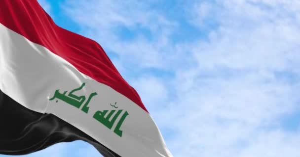 Republiek Irak Nationale Vlag Zwaaien Een Heldere Dag Drie Horizontale — Stockvideo