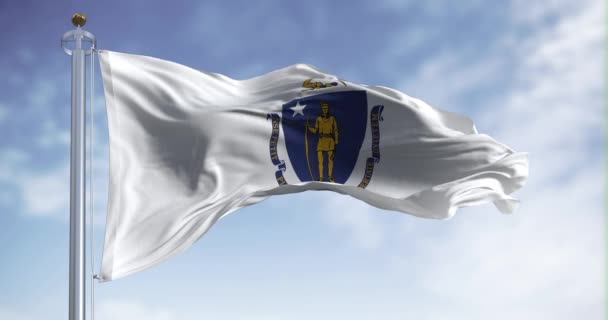 Bandera Del Estado Massachusetts Ondeando Viento Con Bandera Nacional Americana — Vídeos de Stock