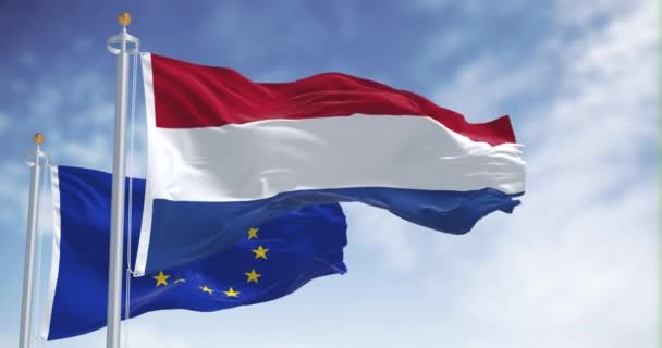 Las Banderas Los Países Bajos Unión Europea Ondeando Viento Día — Vídeo de stock