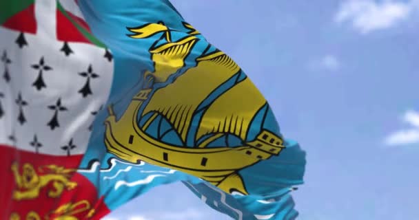 Close Bandeira São Pedro Miquelon Acenando Vento Dia Claro Coletividade — Vídeo de Stock