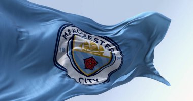 Manchester, İngiltere, 10 Ekim 2023: Açık bir günde Manchester City Futbol Kulübü bayrağının dalgalanması. İllüstrasyon 3d illüstrasyon canlandırması. Dalgalı kumaş