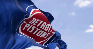Detroit, ABD, 10 Eylül 2023: Detroit Pistons bayrağı açık bir günde dalgalanıyor. Amerikan profesyonel basketbol takımı, Doğu Konferansı Merkezi Bölümü. Resimli 3d illüstrasyon oluşturucu