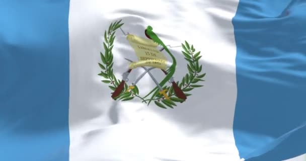 Zbliżenie Flagi Gwatemali Trzy Pionowe Niebiesko Białe Paski Środkowym Herbem — Wideo stockowe