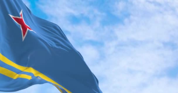 Bendera Aruba Melambai Pada Hari Yang Cerah Biru Muda Garis — Stok Video