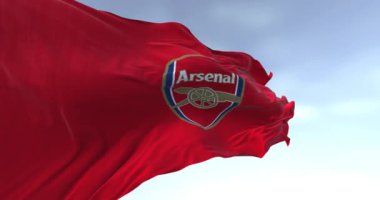 Londra, İngiltere. 15 Ekim 2023: Arsenal futbol kulübünün açık bir günde el sallaması. İngiliz profesyonel futbol kulübü. Premier Lig. Kusursuz 3D canlandırma döngüsü. Yavaş çekim.