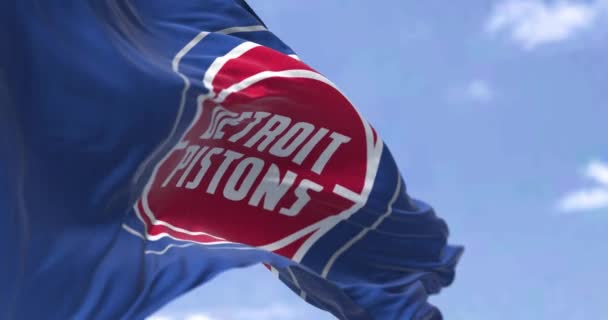 Detroit Usa Szeptember 2023 Detroit Pistons Zászló Integetett Egy Tiszta — Stock videók