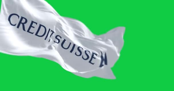 Curych Březen 2023 Vlajka Credit Suisse Vlaje Větru Zeleném Pozadí — Stock video