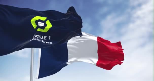 Oct 2023 リグ1とフランスの国旗が一緒に振っている 男子サッカークラブのフランスのプロリーグ シームレスな3Dレンダリングアニメーションループ スローモーション — ストック動画
