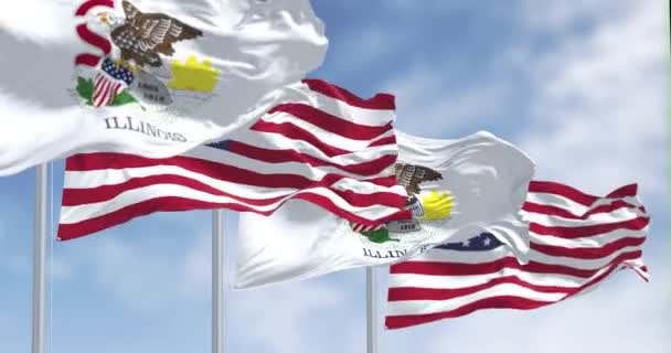 Σημαίες Της Πολιτείας Του Ιλινόις Κυματίζουν Αμερικάνικες Σημαίες Καθαρή Μέρα — Αρχείο Βίντεο