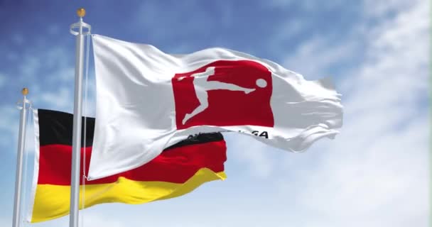 Munique Outubro 2023 Bundesliga Bandeiras Alemãs Acenando Dia Claro Liga — Vídeo de Stock