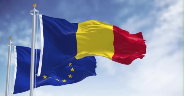 Roumanie Union Européenne Brandissent Des Drapeaux Dans Vent Par Temps — Video