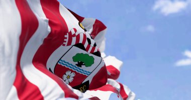 Southampton, İngiltere, 5 Ekim 2023: Açık bir günde rüzgarda dalgalanan Southampton Futbol Kulübü bayrağının yakın çekimi. İngiliz profesyonel futbol kulübü. Resimli 3d illüstrasyon oluşturucu