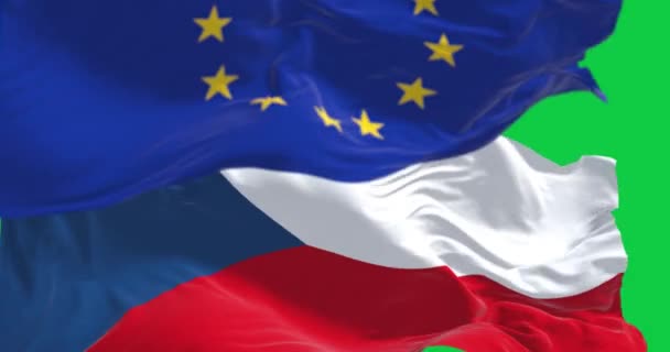 Крупный План Национального Флага Чехии Флагом Европейского Союза Зеленом Экране — стоковое видео