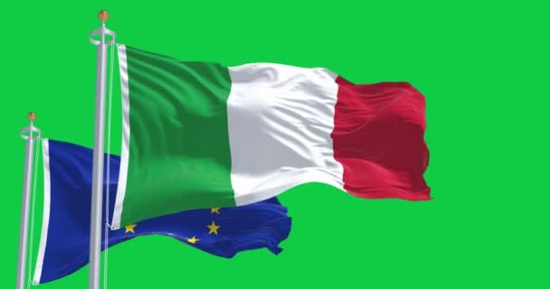 Bandera Nacional Italia Ondeando Viento Con Bandera Unión Europea Aislada — Vídeos de Stock