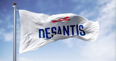 Tallahassee, ABD, 28 Nisan 2023: Ron DeSantis 2024 Cumhuriyetçi başkanlık seçim kampanyası bayrağı dalgalanması. Resimli 3d illüstrasyon oluşturucu