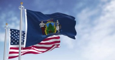Amerika ve Maine 'in bayrakları açık mavi gökyüzünün altında rüzgarda dalgalanıyor. Kusursuz 3 boyutlu animasyon. Yavaş çekim döngüsü. Seçici odaklanma. Sallanan bayrak