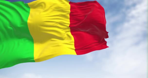 Levendige Kleuren Van Mali Vlag Wapperen Wind Tegen Een Heldere — Stockvideo