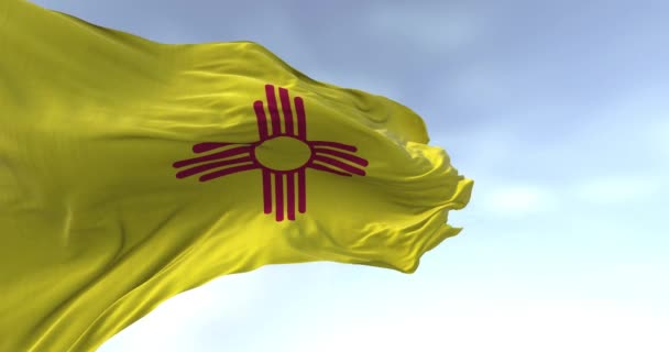 Primer Plano Bandera Del Estado Nuevo México Ondeando Viento Símbolo — Vídeos de Stock