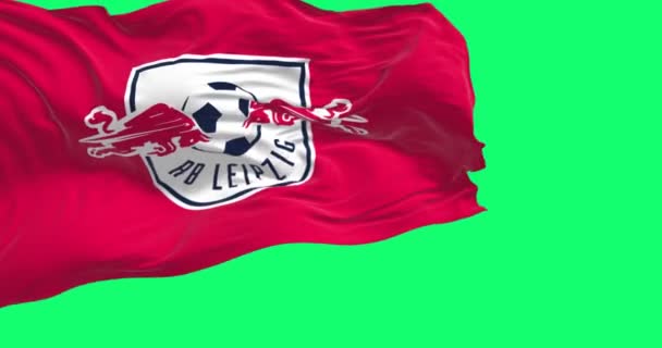莱比锡 2023年11月2日 经常预算莱比锡旗帜在绿色屏幕上飘扬 德国职业体育俱乐部总部设在莱比锡 无缝3D渲染动画 慢动作回圈4K — 图库视频影像