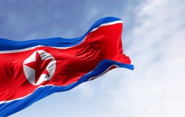 Kuzey Kore ulusal bayrağı açık havada rüzgarda dalgalanıyor. Yıldız ve mavi beyaz çizgili kırmızı bayrak. 3D illüstrasyon oluşturma, Dalgalanan kumaş.