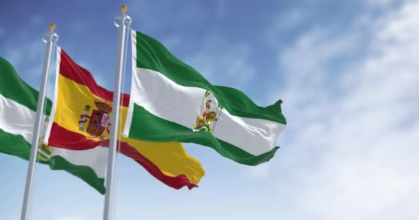 안달루시아의 녹색과 중앙에 무기의 스페인 국기와 흔들고 원활한 렌더링 애니메이션 — 비디오