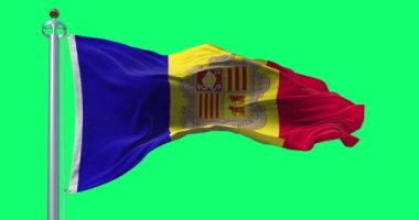 Yeşil günde rüzgarda dalgalanan Andorra ulusal bayrağı. Dikey mavi-sarı-kırmızı çizgiler ve ortasında armalar var. Kusursuz 3D canlandırma animasyonu. Krom anahtar. Yavaş çekim döngüsü. 4 bin. Dalgalanan kumaş