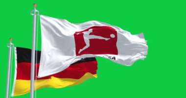 Münih, DE, 29 Ekim 2023: yeşil ekranda sallanan Bundesliga ve Alman bayrakları. Almanya 'da profesyonel futbol ligi. Kusursuz 3D canlandırma animasyonu. Krom anahtar. Yavaş çekim döngüsü. 4K