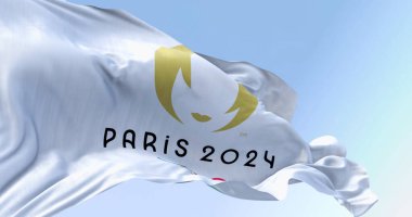 Paris, FR, Ekim 12, 2023: Paris 2024 ve Olimpiyat Oyunları bayrakları rüzgarda sallanıyor. Uluslararası spor müsabakası. Resimli 3d illüstrasyon oluşturucu.