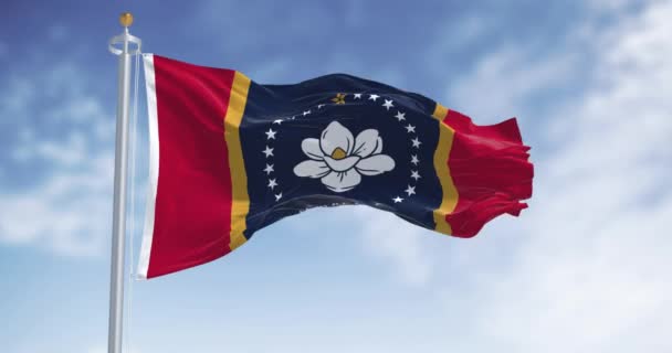 Bandera Del Estado Mississippi Ondeando Día Despejado Magnolia Florecen Estrellas — Vídeo de stock