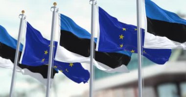 Açık bir günde Estonya ve Avrupa Birliği bayrakları el sallıyor. Estonya 1 Mayıs 2004 'te Avrupa Birliği üyesi oldu. Kusursuz 3 boyutlu animasyon. Yavaş çekim döngüsü. Seçici odak
