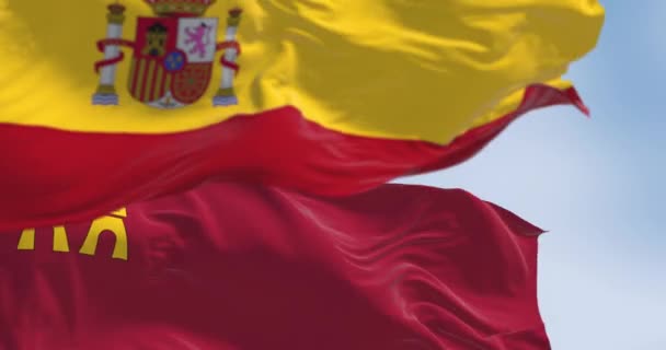 스페인 국기와 흔들리는 무르시아 국기의 클로즈업 스페인의 원활한 렌더링 애니메이션 — 비디오