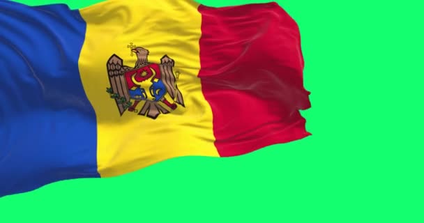 摩尔多瓦国旗在绿色屏幕上飘扬 黄色和红色的垂直三色 中央有国徽 无缝3D渲染动画 慢动作回圈4K — 图库视频影像