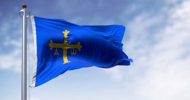 Asturias bayrağı açık bir günde rüzgarda sallanıyor. Kuzey İspanya 'da özerk bir topluluk. Mavi ve altın zafer haçı kaldırma tarafına doğru kaymış. 3D illüstrasyon canlandırıcı. Dalgalanan kumaş