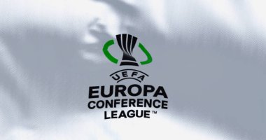 Atina, GR, Aralık 12023: UEFA Avrupa Konferans Ligi bayrağının yakın çekimi. Avrupa kulüpleri için yıllık futbol kulübü yarışması. Resimli 3D illüstrasyon oluşturucu