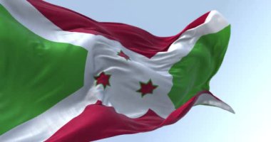 Burundi 'nin ulusal bayrağı açık havada dalgalanıyor. Kırmızı ve yeşil bölümlere bölünen beyaz köşegen, ortada üç yeşil yıldız. Kusursuz 3 boyutlu animasyon. Yavaş çekim döngüsü. Sallanan bayrak