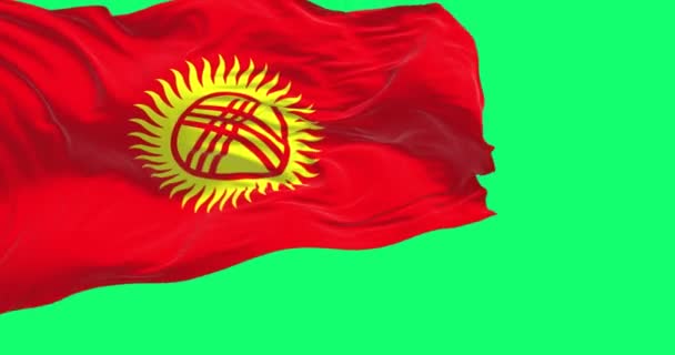 Государственный Флаг Кыргызстана Размахивает Зеленом Экране Красное Поле Желтое Солнце — стоковое видео